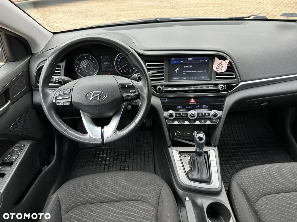 Hyundai Elantra 1.6 Comfort Premiere - 14