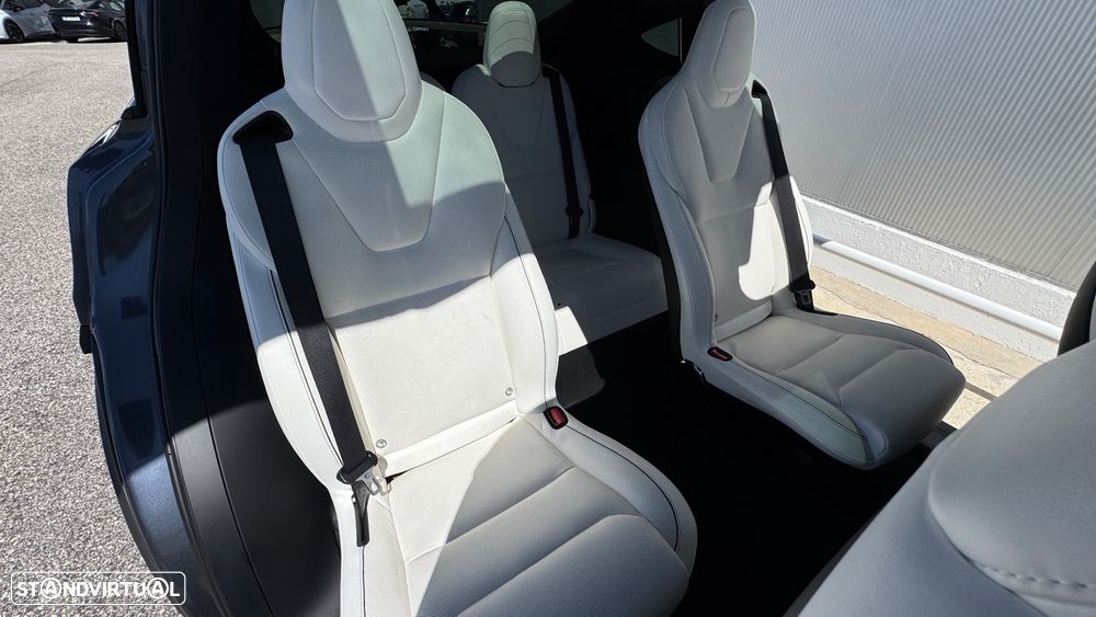 Tesla Model X Plaid AWD - 37