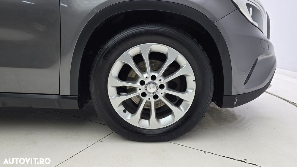 Mercedes-Benz GLA - 21