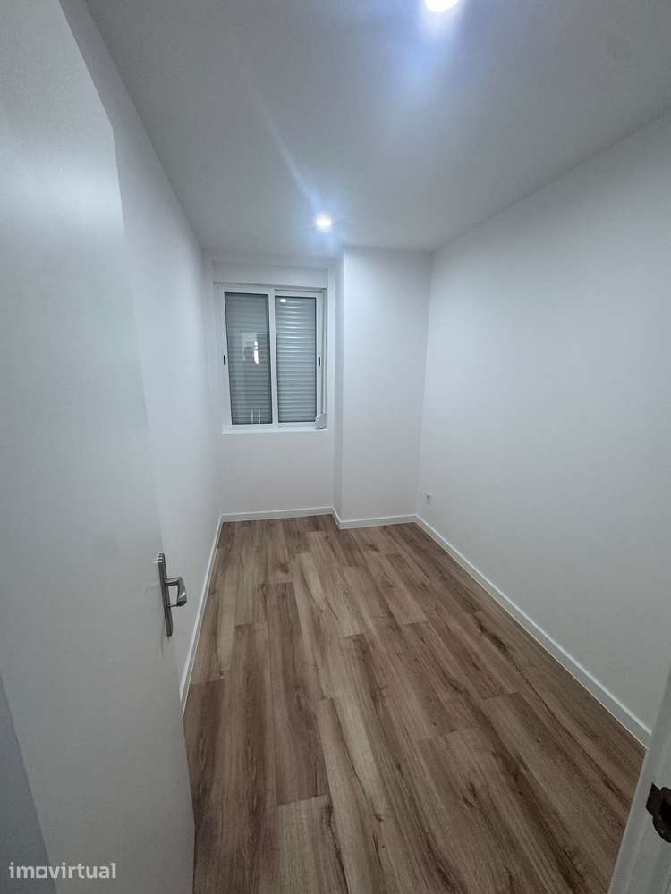 T3 Totalmente Remodelado com Logradouro Privativo – Pronto a Habitar - Grande imagem: 3/7