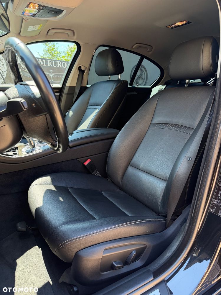 BMW Seria 5 520d Luxury Line - 23