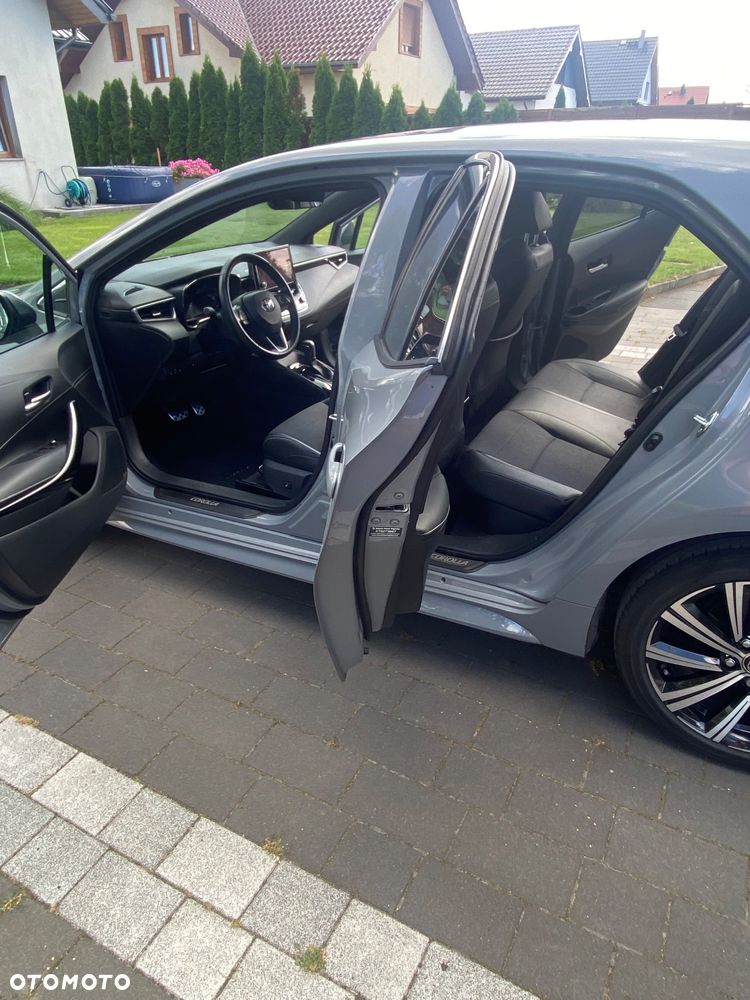 Toyota Corolla 1.8 Hybrid Comfort - 17