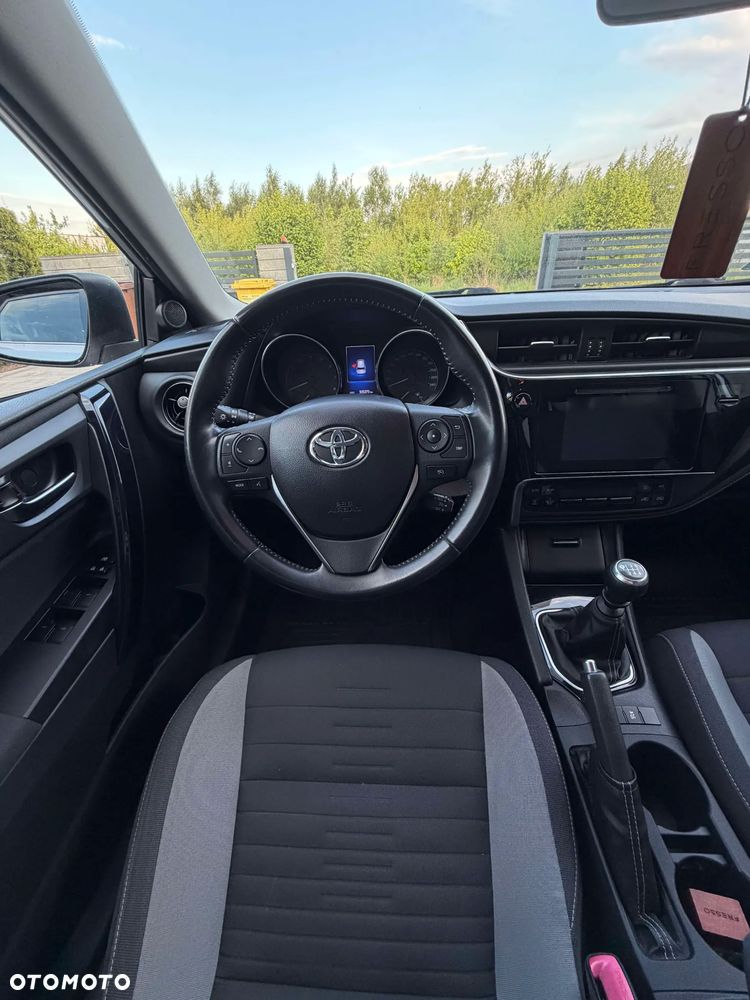 Toyota Auris 1.6 Premium - 23