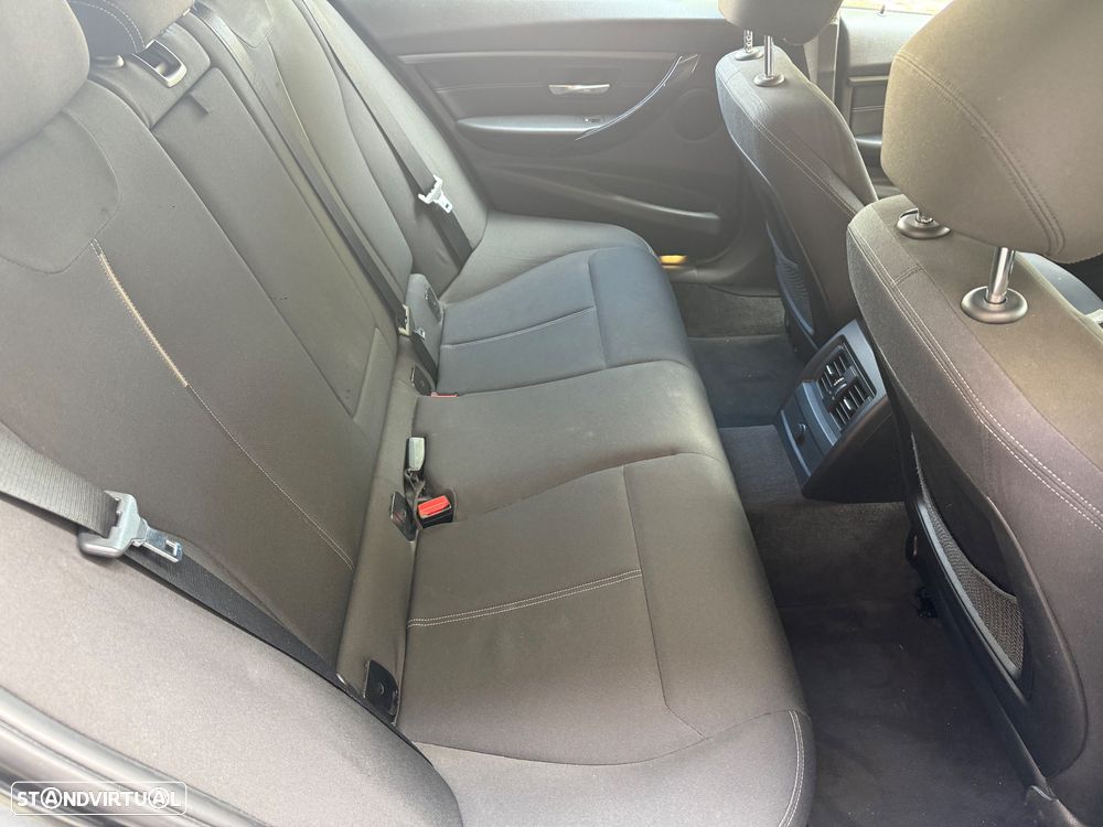 BMW 318 d Line Sport - 6