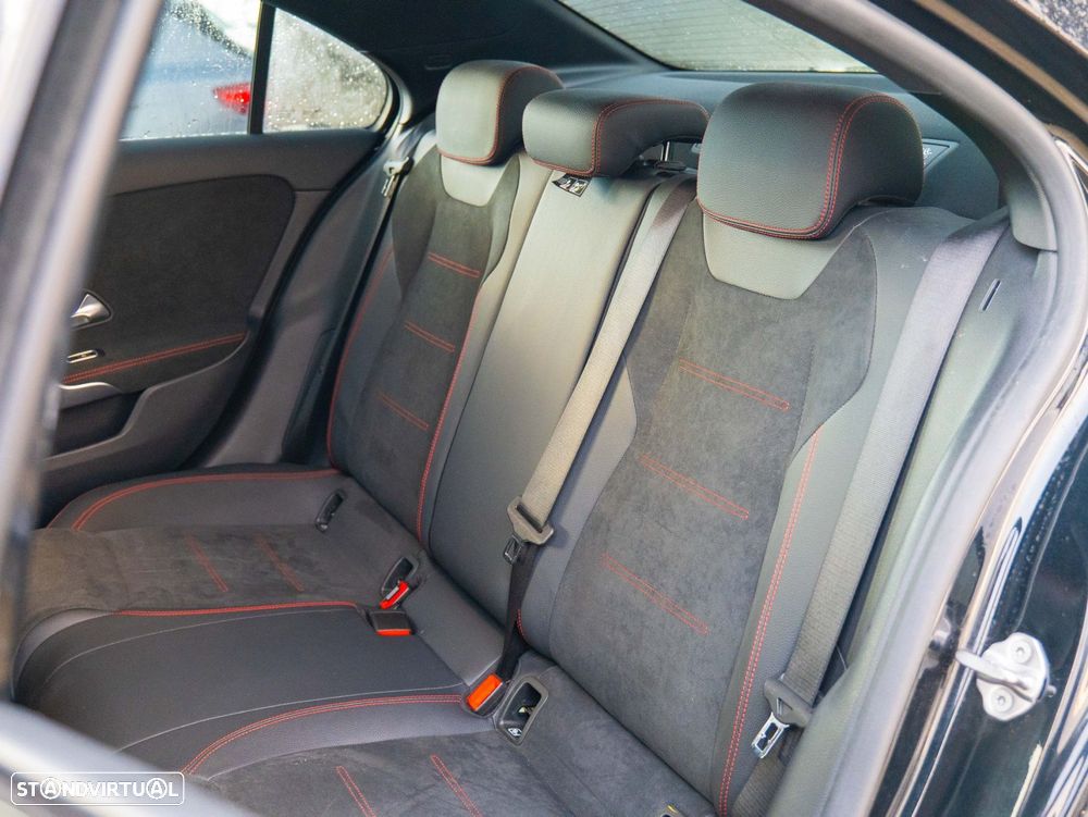Mercedes-Benz A 250 Limousine e 8G-DCT AMG Line - 24