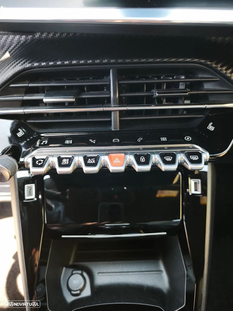 Peugeot e-2008 GT - 11