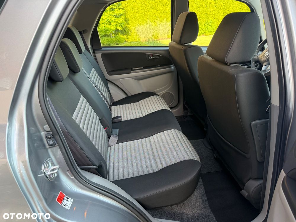 Suzuki SX4 1.6 Comfort Plus - 24