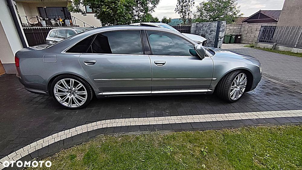 Audi A8 4.2 L Quattro - 5
