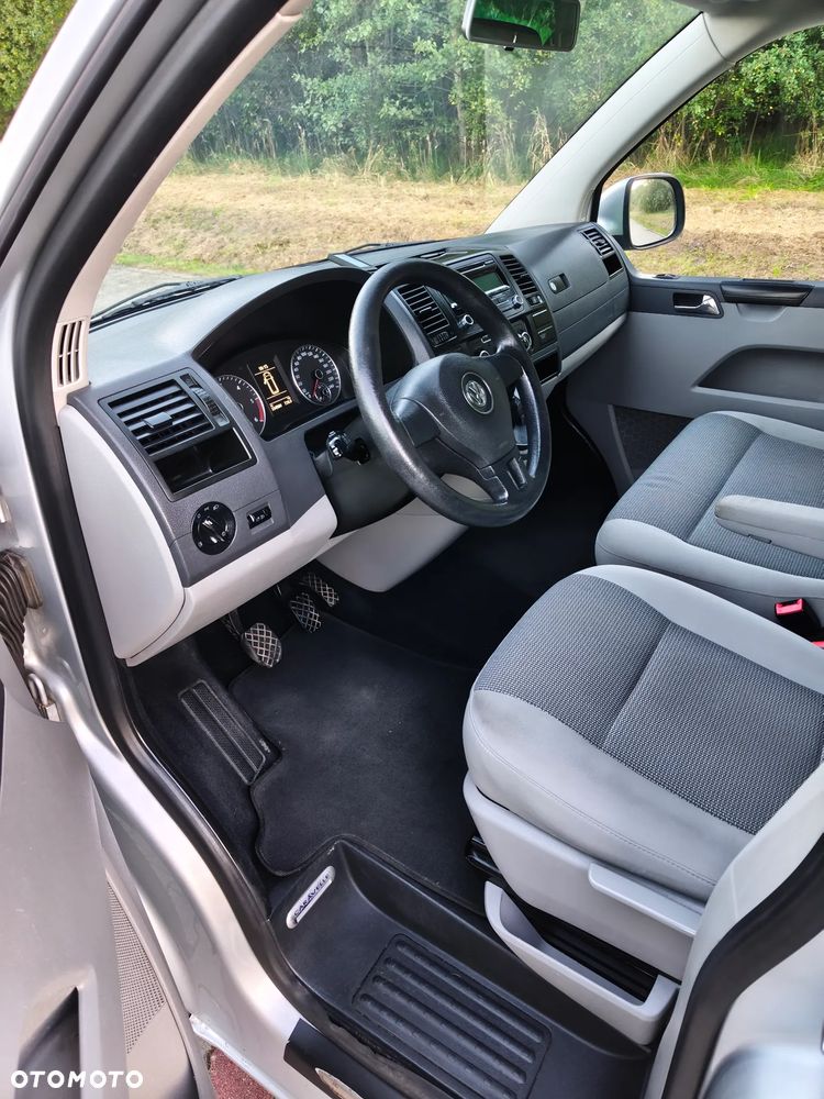 Volkswagen Caravelle - 19