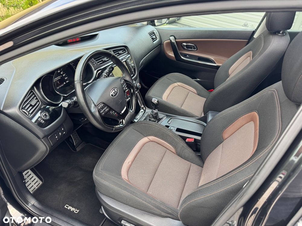 Kia Ceed 1.6 GDI Platinum Edition - 23