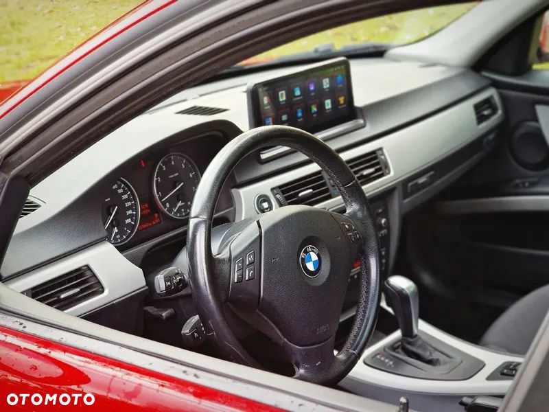 BMW Seria 3 320i Touring - 15