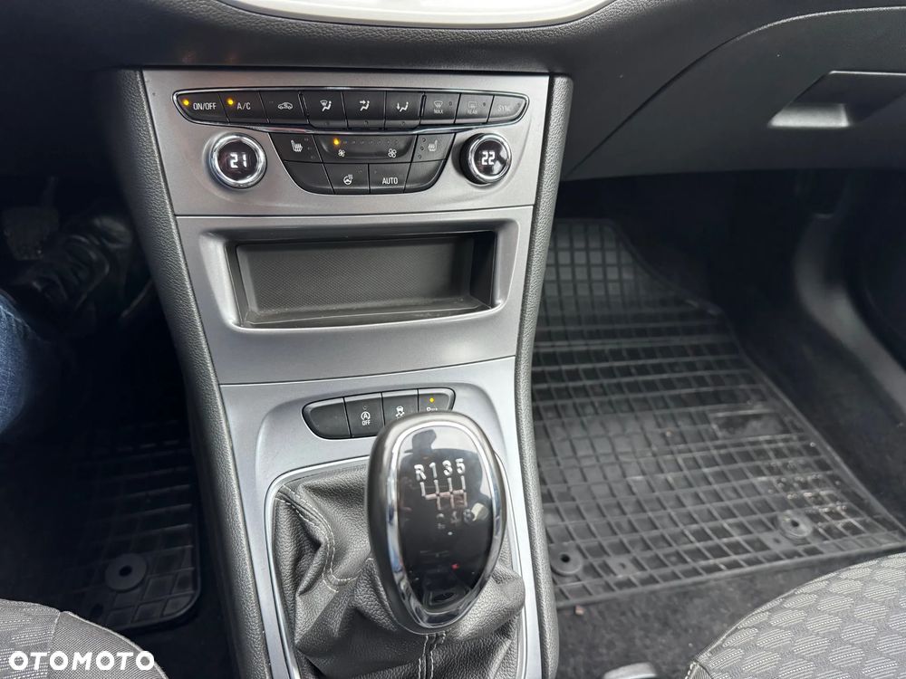 Opel Astra V 1.2 T Edition S&S - 15