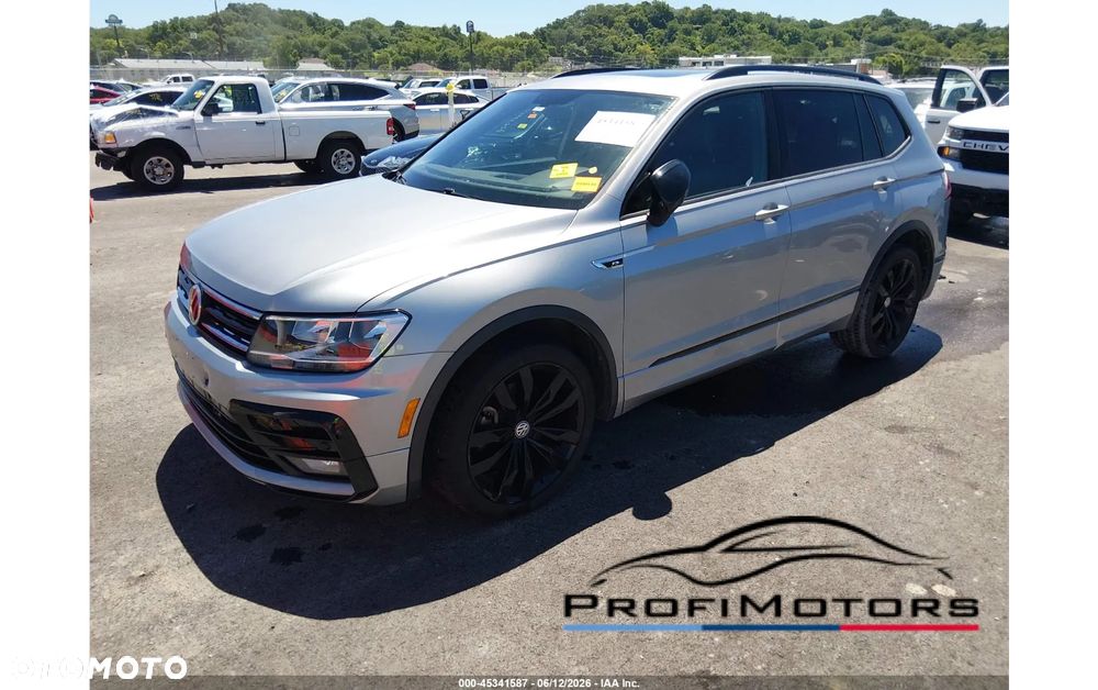 Volkswagen Tiguan - 1