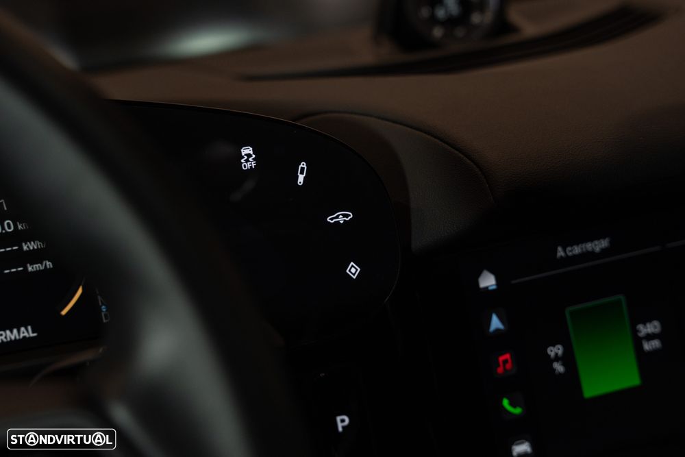 Porsche Taycan Cross Turismo 4 - 26