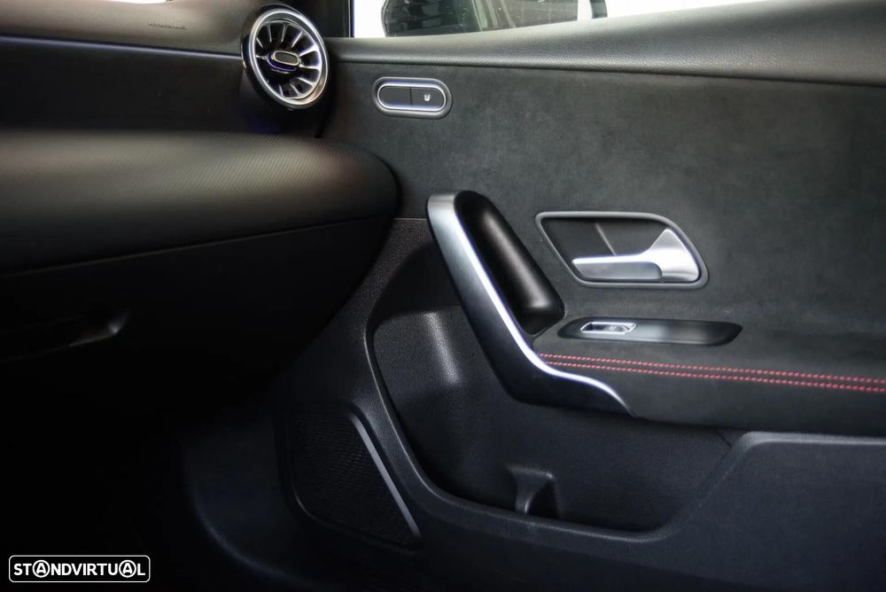 Mercedes-Benz A 180 d AMG Line - 31