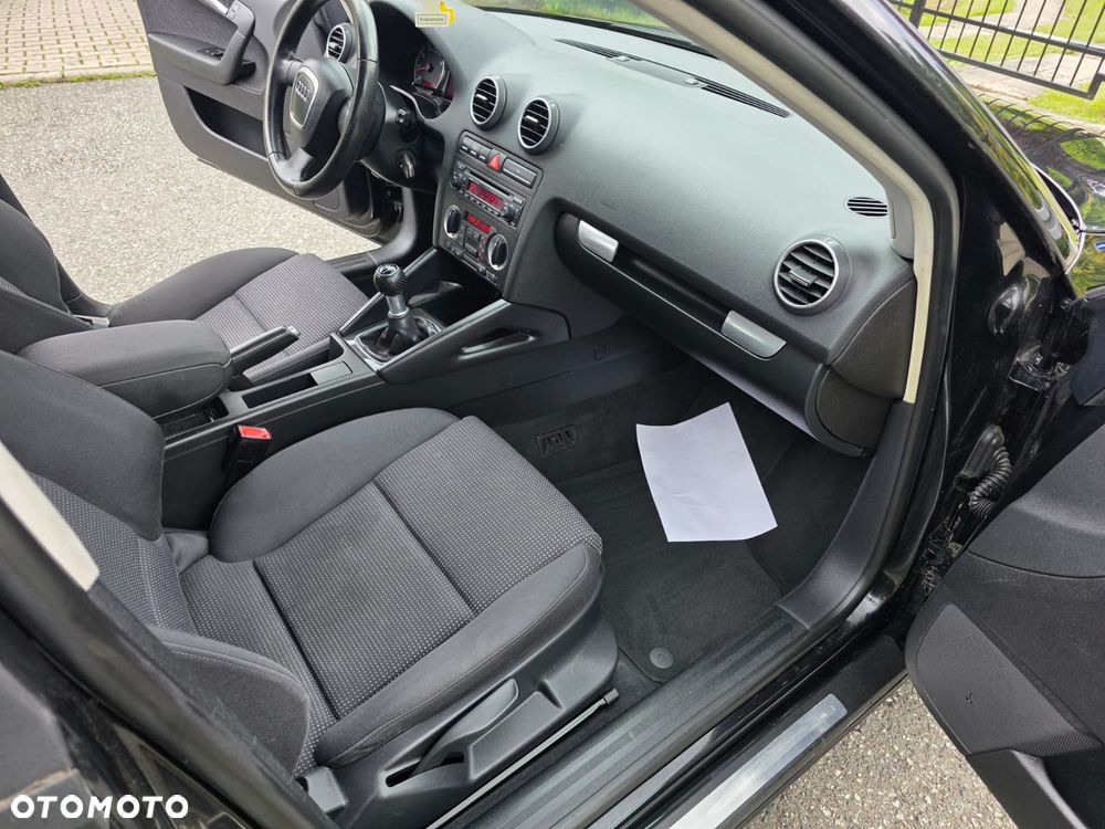 Audi A3 Sportback 2.0 FSI Ambiente - 3
