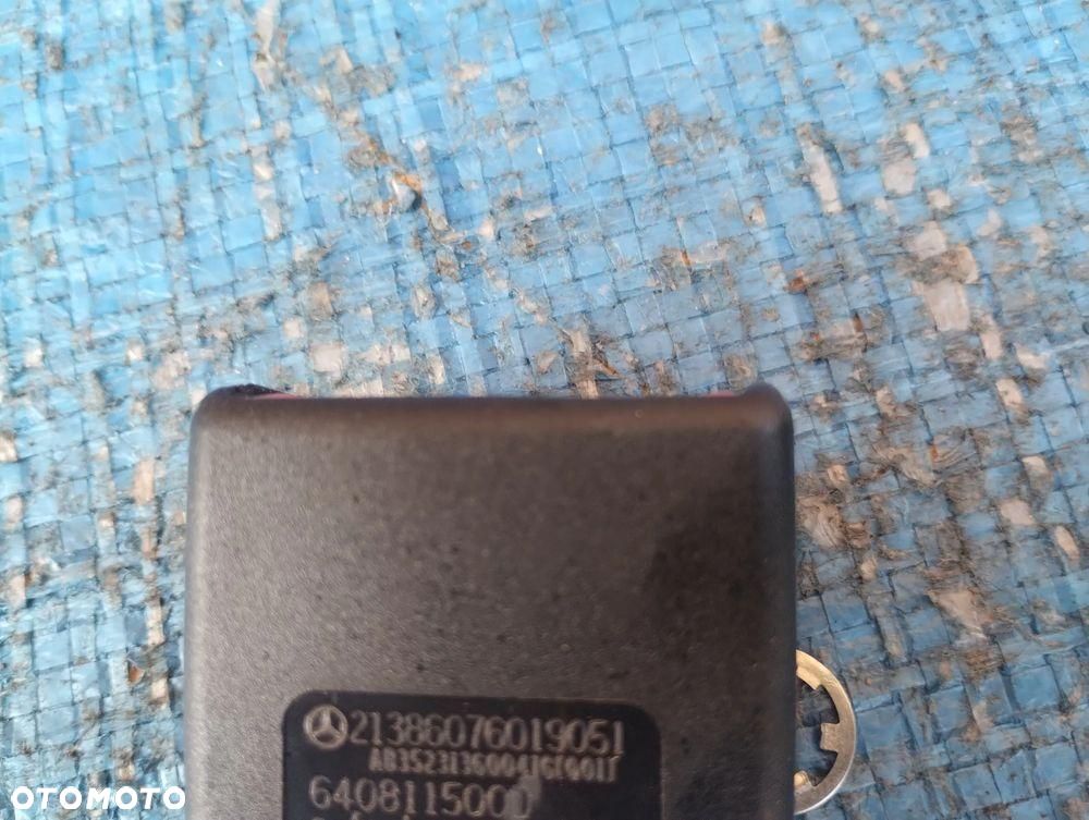 Mercedes W213 Zapinka Pasa Pojedyncza Tył 2138607601 - 2