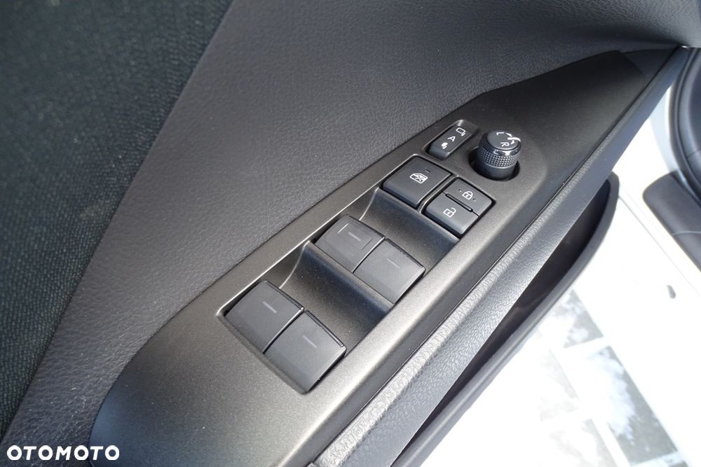 Toyota Camry 2.5 Hybrid Comfort CVT - 17