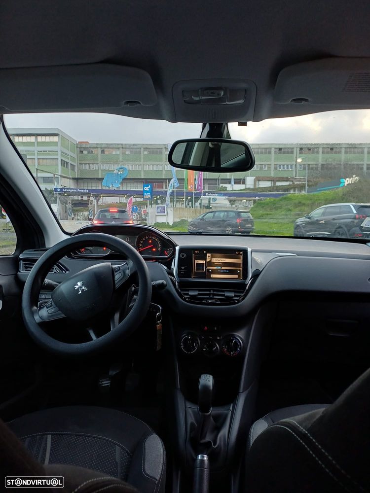 Peugeot 208 - 3