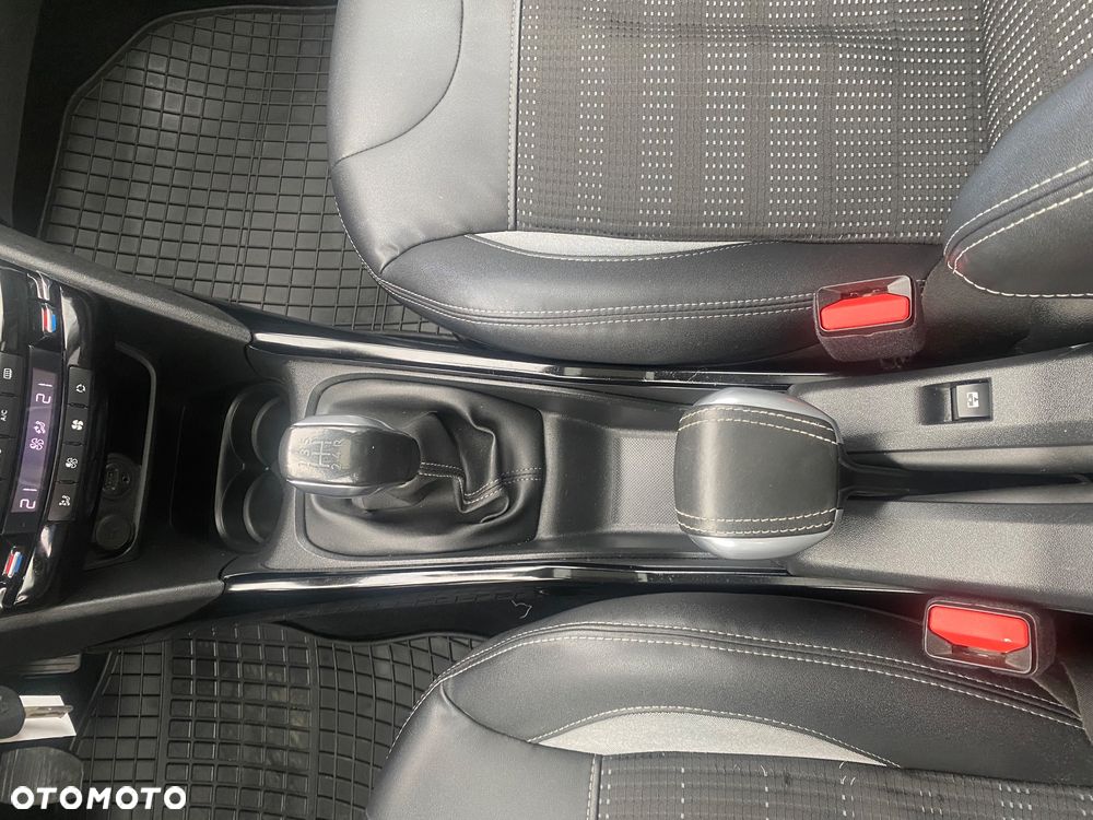 Peugeot 2008 1.6 BlueHDi Allure S&S - 20