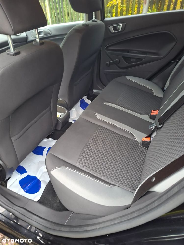 Ford Fiesta - 10