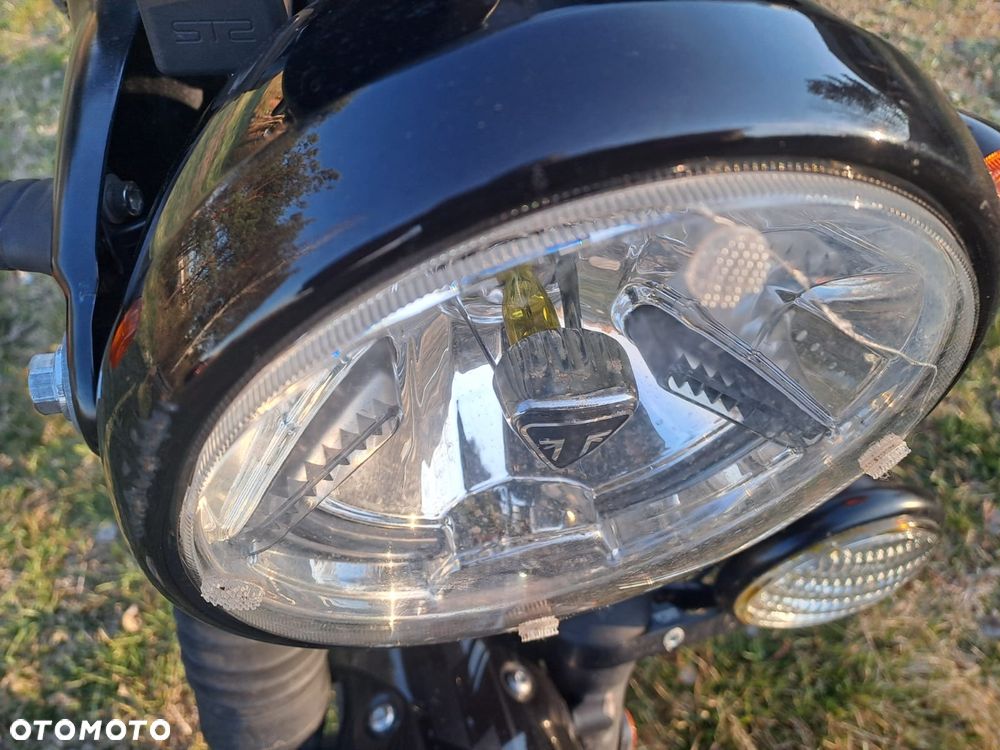 Triumph Bonneville - 11