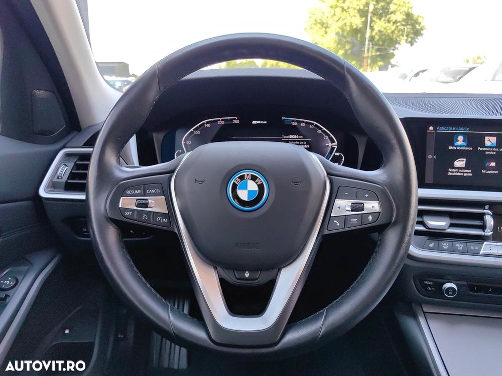 BMW Seria 3 330e xDrive AT PHEV - 23