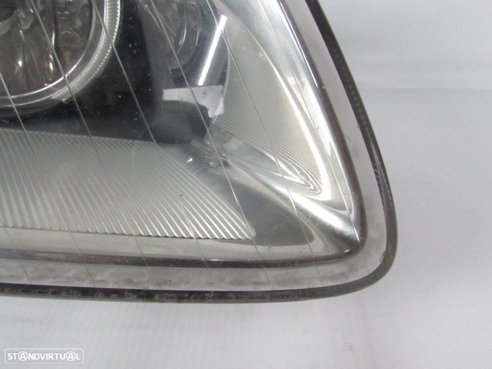 Farol Xenon Direito Seminovo/ Original AUDI A6 (4F2, C6)/AUDI A6 Avant (4F5, C6) - 3