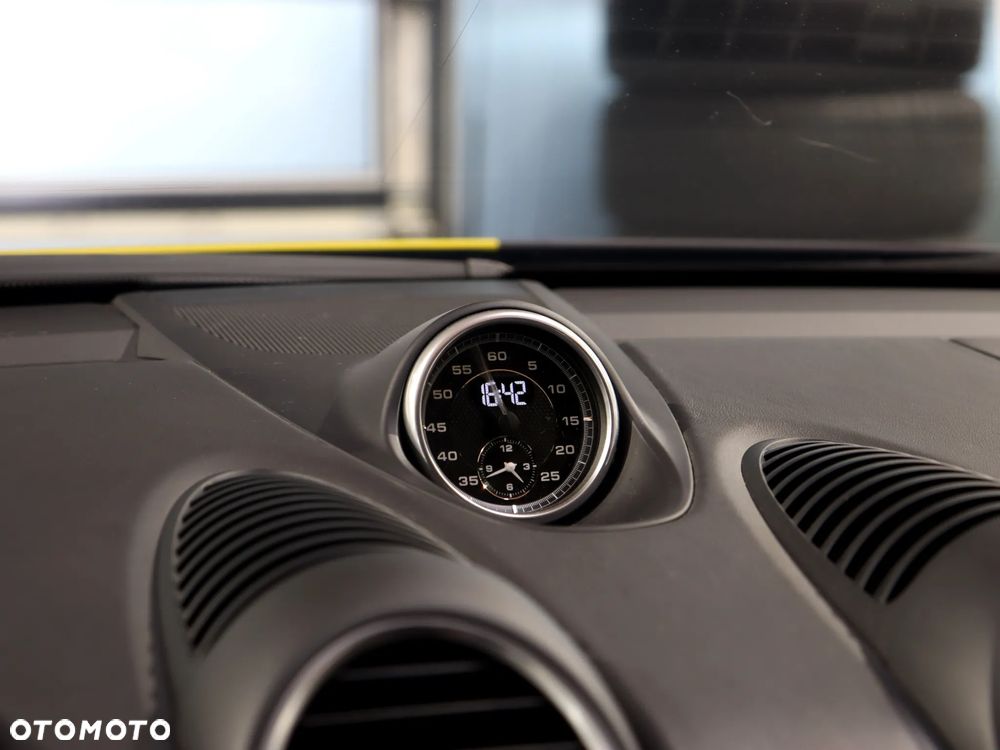 Porsche 718 Spyder - 22