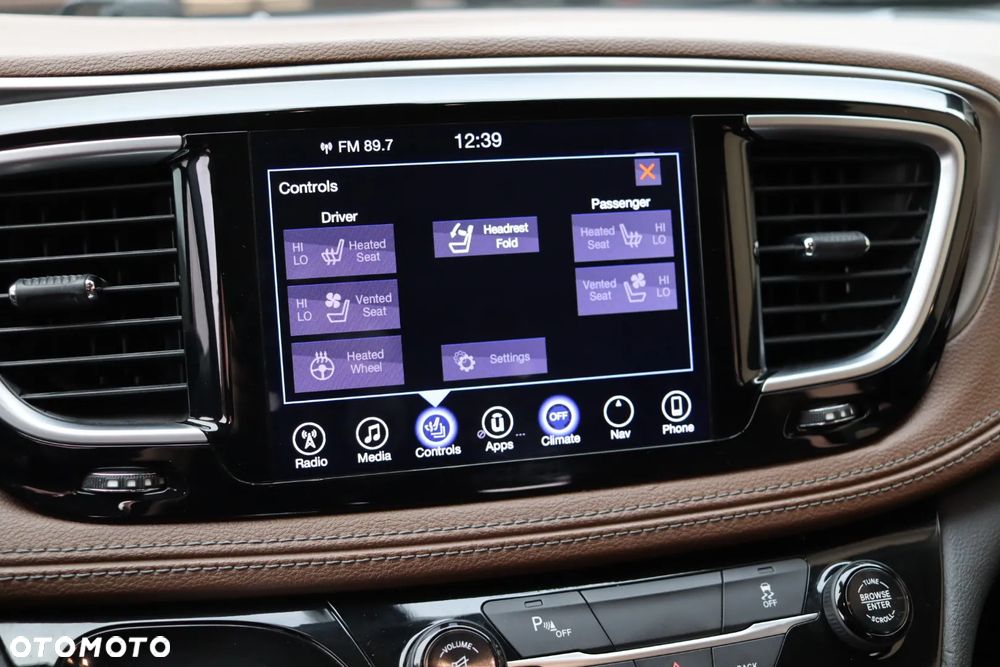 Chrysler Pacifica - 31