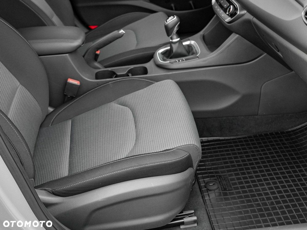 Hyundai i30 1.5 DPI Classic + - 28