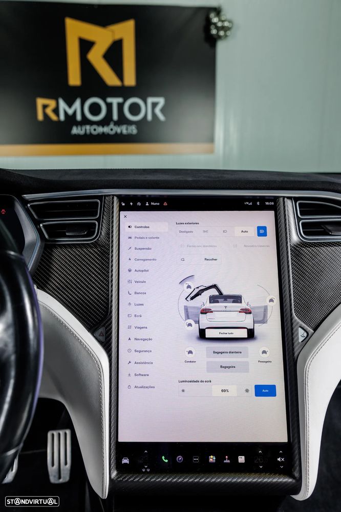 Tesla Model X P100D - 29