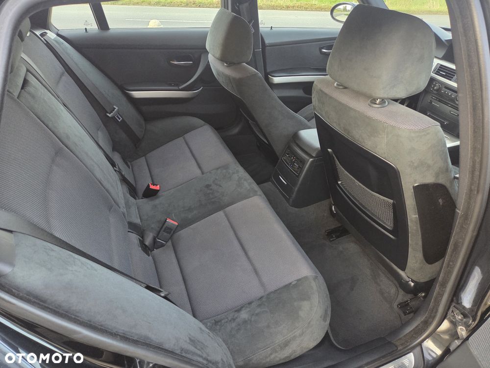 BMW Seria 3 320i - 16