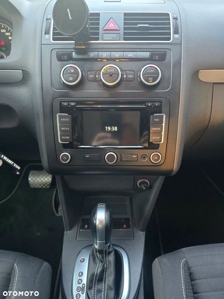Volkswagen Touran 2.0 TDI DPF DSG Comfortline - 18