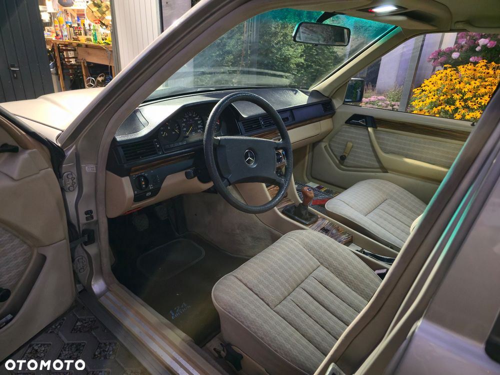 Mercedes-Benz W124 (1984-1993) - 26