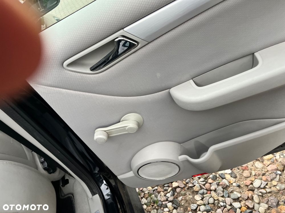Mercedes-Benz Klasa B 180 CDI DPF Autotronic Special Edition - 37