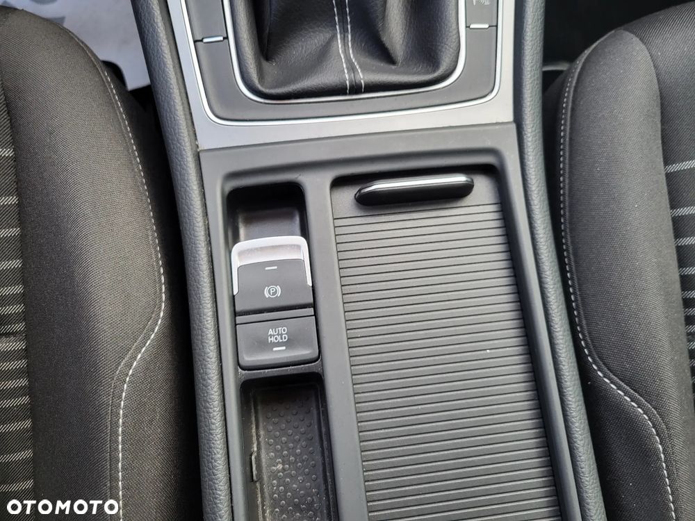 Volkswagen Golf 2.0 TDI BlueMotion Technology Lounge - 23
