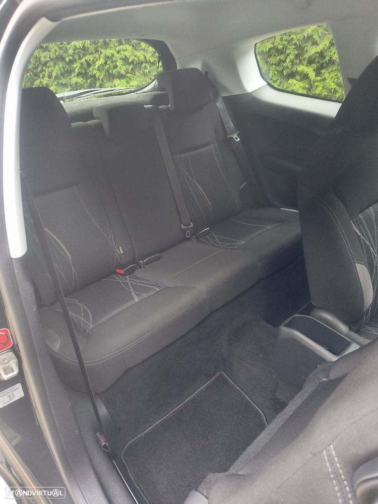 Peugeot 208 e-HDi 68 EGS5 Stop&Start Active - 12