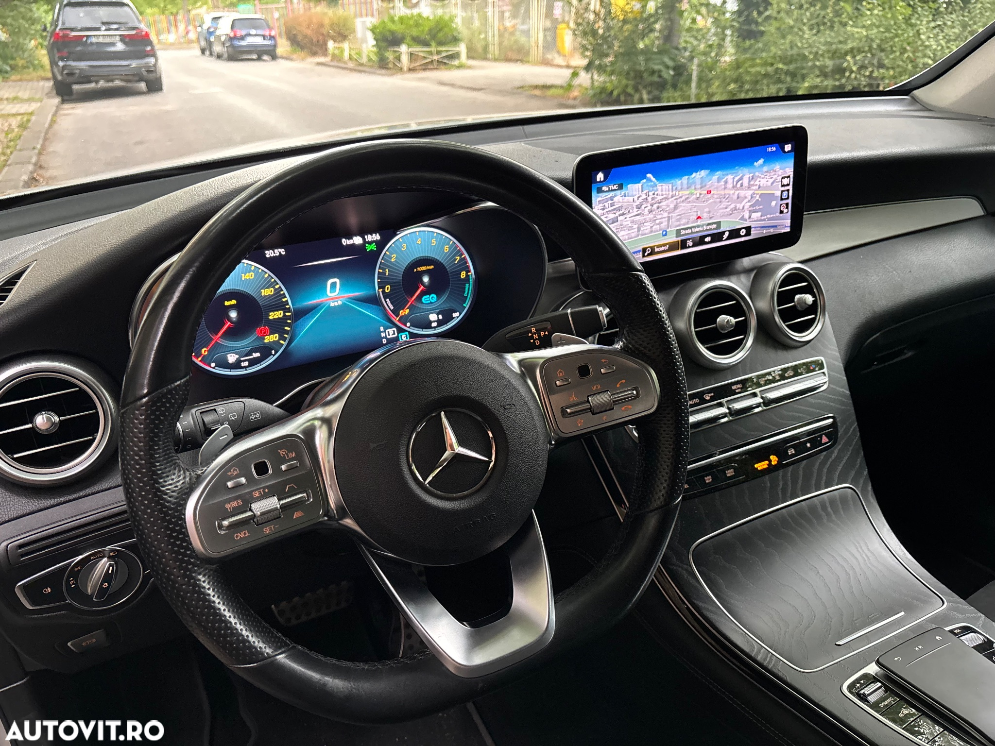 Mercedes-Benz GLC 300 e 4MATIC - 11
