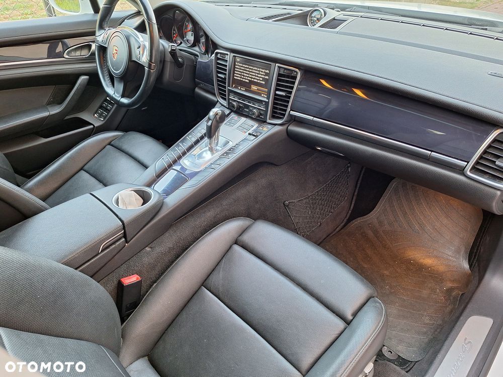 Porsche Panamera 4S - 15
