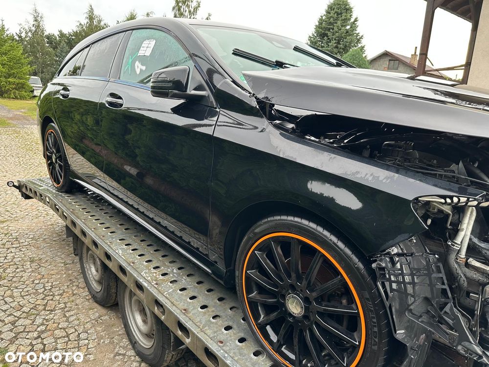 Mercedes-Benz CLA 200 7G-DCT Orange Art Edition - 1