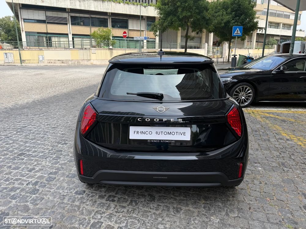 MINI 3 Portas Cooper C Essential - 4