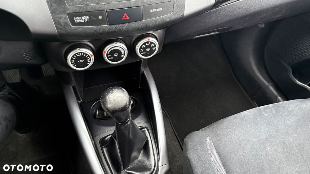 Mitsubishi Outlander 2.4 Intense - 20