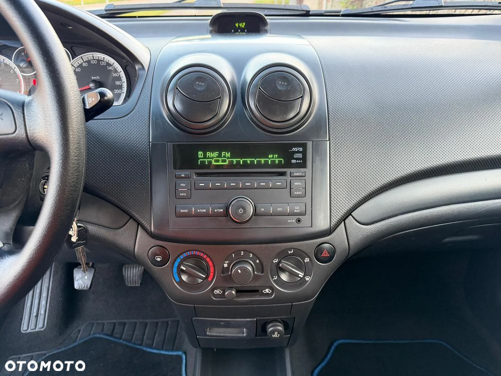 Chevrolet Aveo 1.2 16V Base - 25