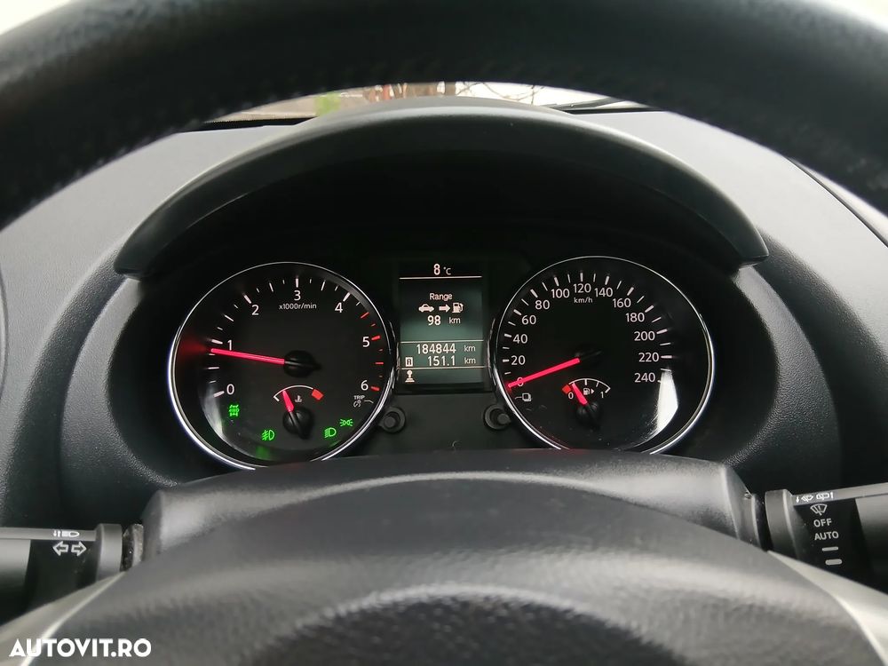 Nissan Qashqai 1.6 dCi DPF 4x4 Start/Stop acenta - 8