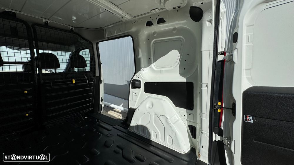 Fiat Doblo 1.3 MJet  3 Lugares A/C - 26