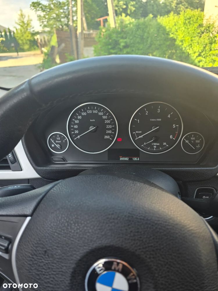 BMW Seria 3 318d DPF - 8