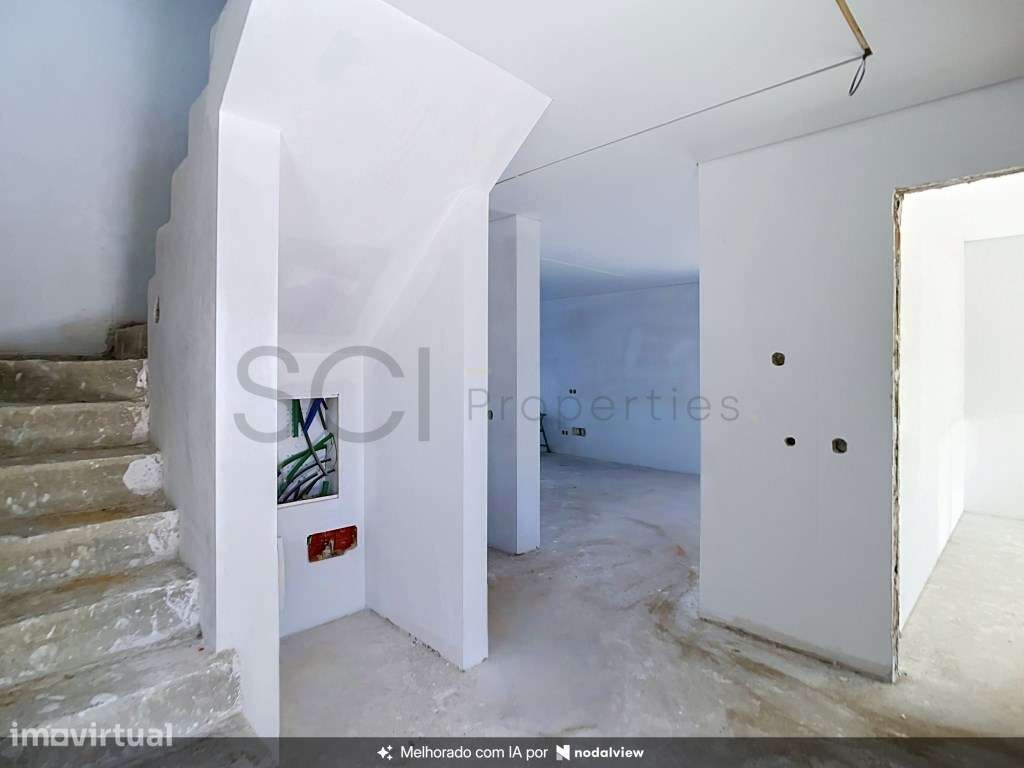 Moradia Independente com 4 Suítes, Garagem e Piscina em Fernão Ferro - Grande imagem: 5/45
