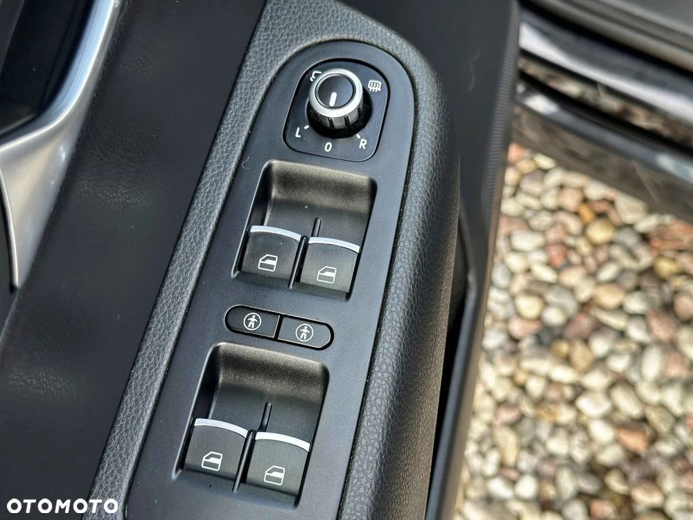 Volkswagen Sharan 2.0 TDI DSG BlueMotion Technology Comfortline - 23