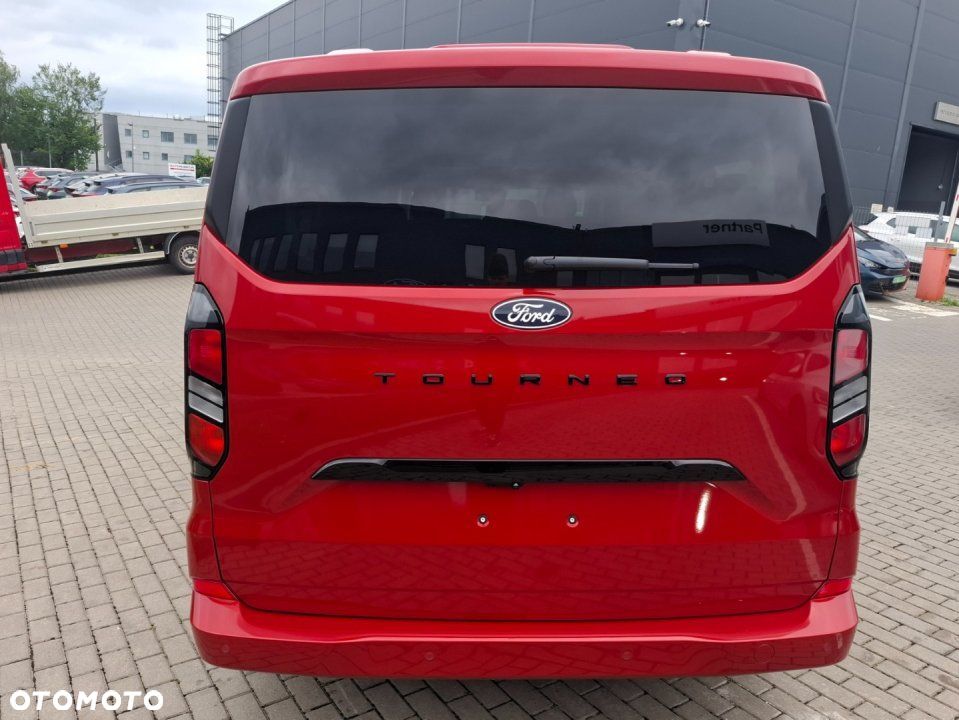 Ford Tourneo Custom - 2